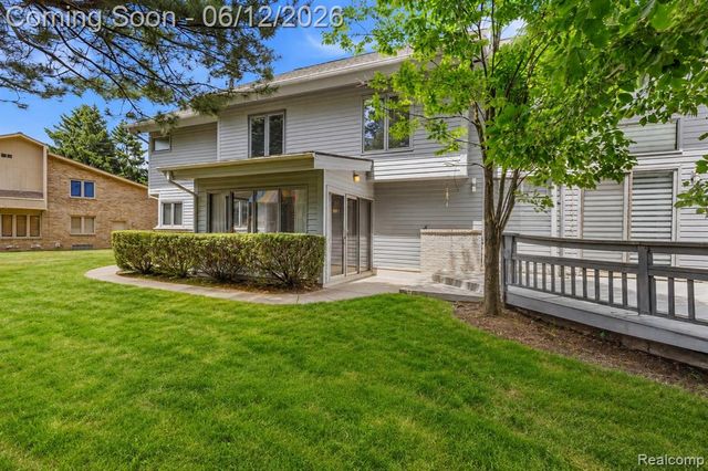 4057 Fox Lake Drive, Bloomfield Hills, MI 48302