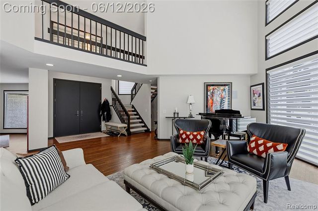 4057 Fox Lake Drive, Bloomfield Hills, MI 48302