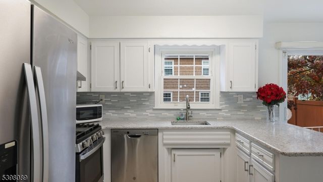 96 Wick Dr, Woodbridge Twp., NJ 08863