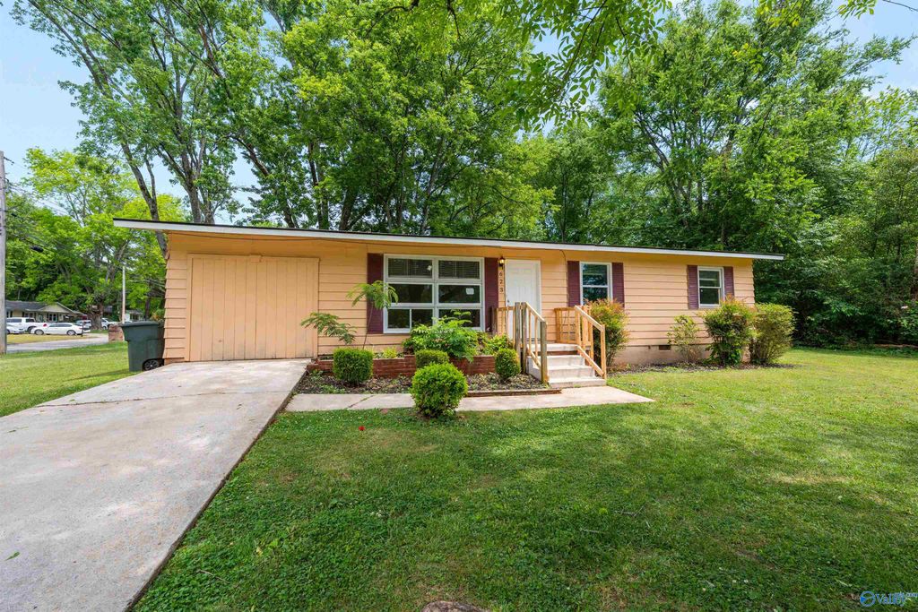 623 Murray Road NW, Huntsville, AL 35811