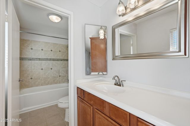 4849 E LAKE POINT Circle, Phoenix, AZ 85044