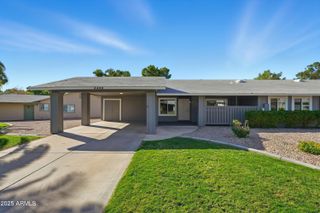 4849 E LAKE POINT Circle, Phoenix, AZ 85044