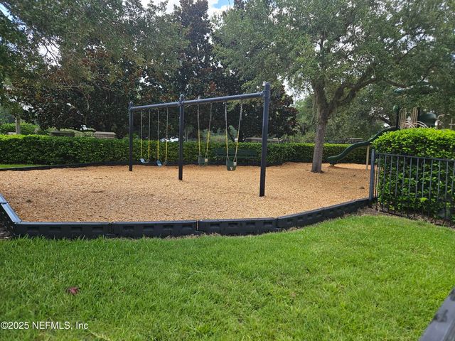 8252 HEDGEWOOD Drive, Jacksonville, FL 32216