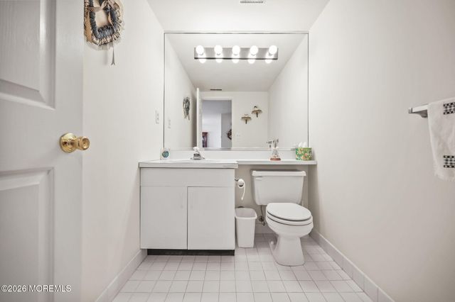 38 Hemlock Way, Freehold, NJ 07728