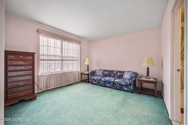 38 Hemlock Way, Freehold, NJ 07728