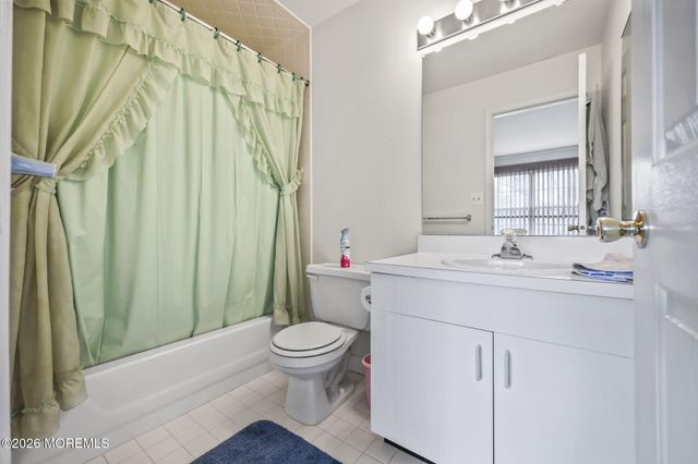 38 Hemlock Way, Freehold, NJ 07728