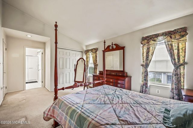 38 Hemlock Way, Freehold, NJ 07728