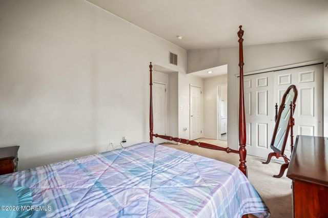 38 Hemlock Way, Freehold, NJ 07728