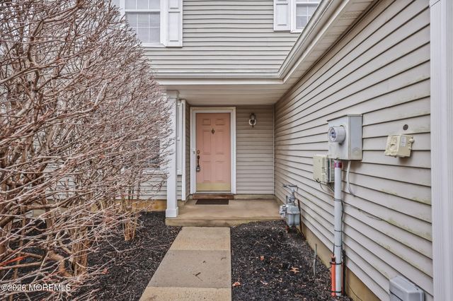 38 Hemlock Way, Freehold, NJ 07728