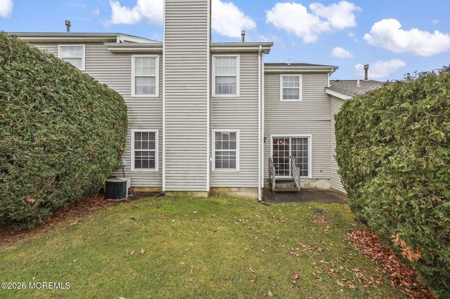 38 Hemlock Way, Freehold, NJ 07728