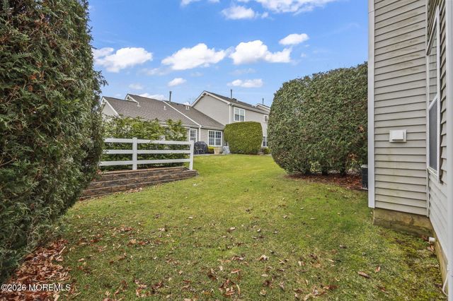 38 Hemlock Way, Freehold, NJ 07728