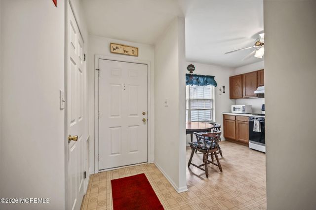 38 Hemlock Way, Freehold, NJ 07728