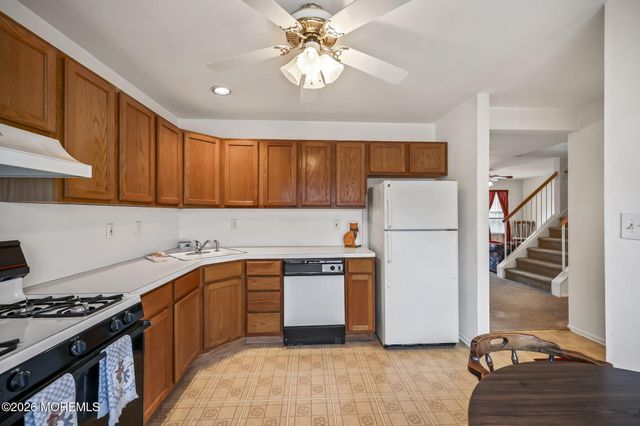 38 Hemlock Way, Freehold, NJ 07728