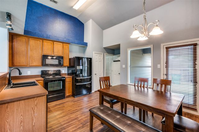 8823 Eastwood Avenue, Cross Roads, TX 76227