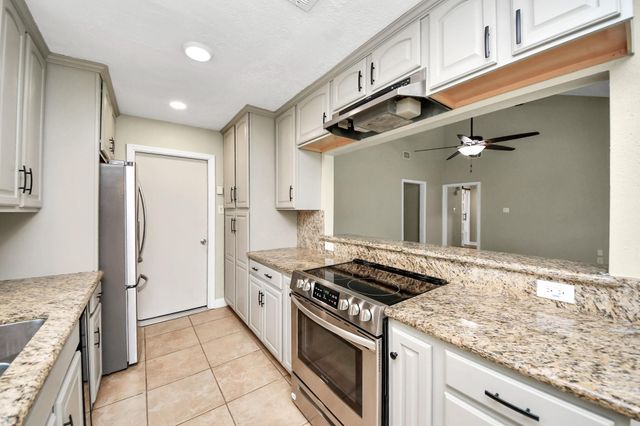 1104 N Heron Drive, Seabrook, TX 77586