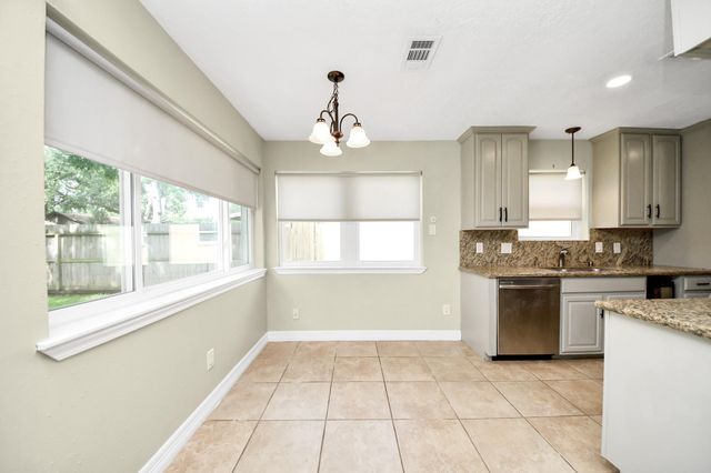 1104 N Heron Drive, Seabrook, TX 77586