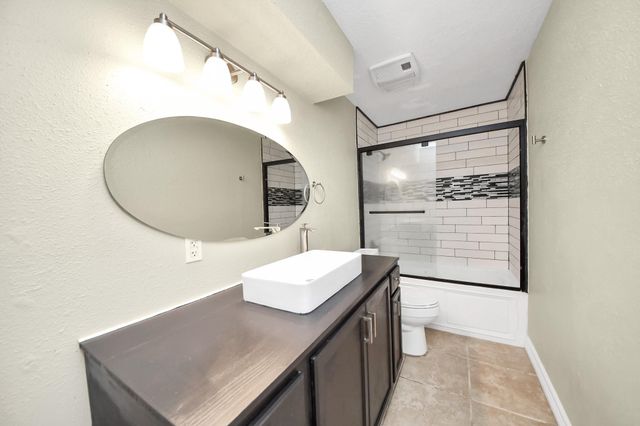 1104 N Heron Drive, Seabrook, TX 77586