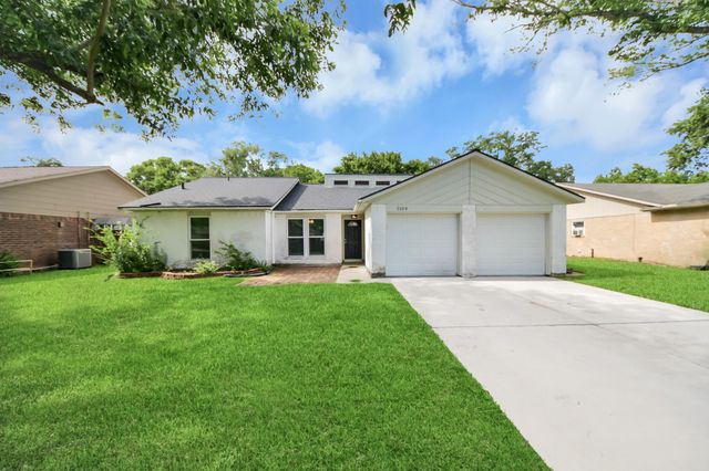 1104 N Heron Drive, Seabrook, TX 77586