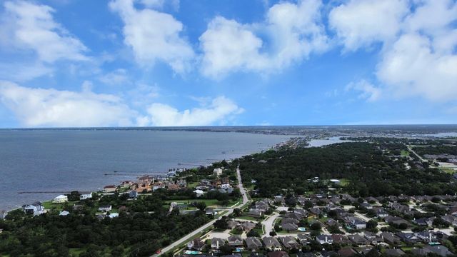 1104 N Heron Drive, Seabrook, TX 77586