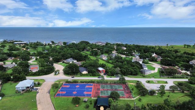 1104 N Heron Drive, Seabrook, TX 77586