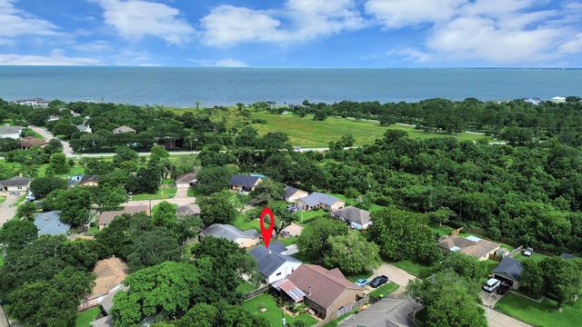 1104 N Heron Drive, Seabrook, TX 77586