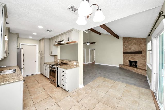 1104 N Heron Drive, Seabrook, TX 77586