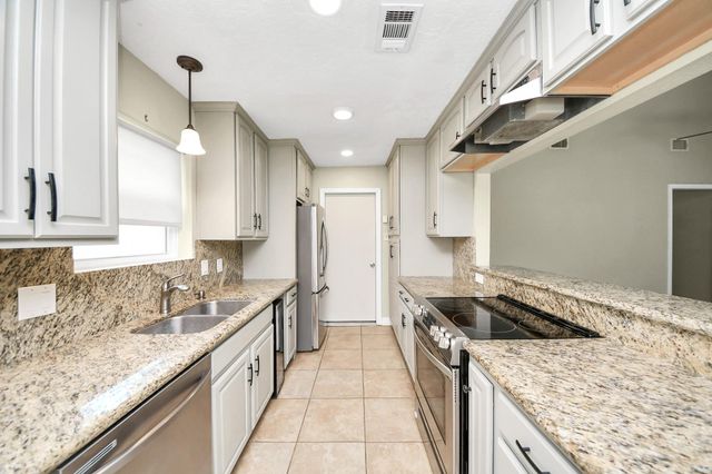 1104 N Heron Drive, Seabrook, TX 77586