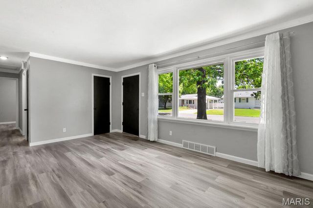 5 Manor Drive, Florissant, MO 63031
