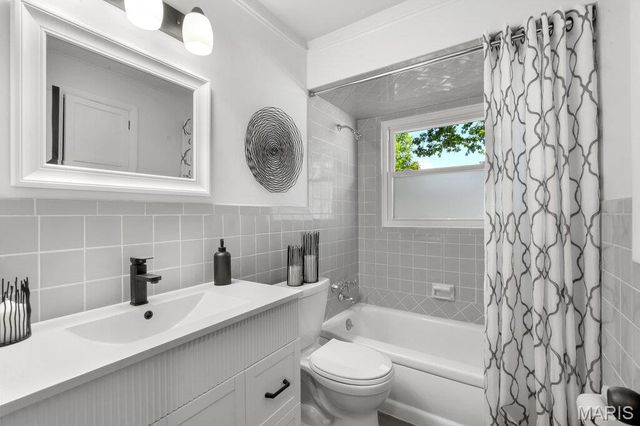 5 Manor Drive, Florissant, MO 63031