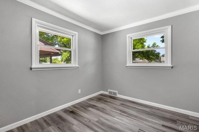 5 Manor Drive, Florissant, MO 63031
