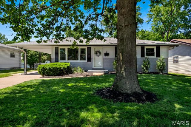 5 Manor Drive, Florissant, MO 63031