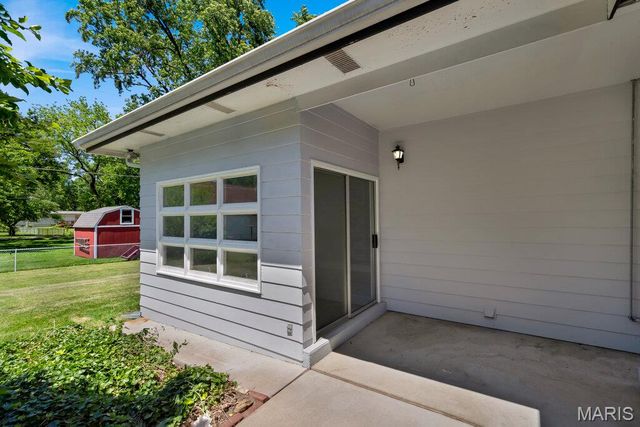 5 Manor Drive, Florissant, MO 63031