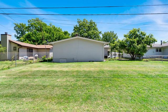 5 Manor Drive, Florissant, MO 63031
