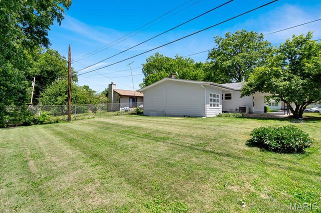 5 Manor Drive, Florissant, MO 63031