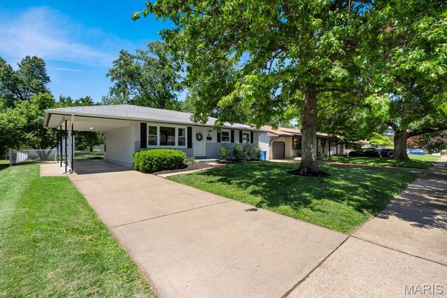 5 Manor Drive, Florissant, MO 63031