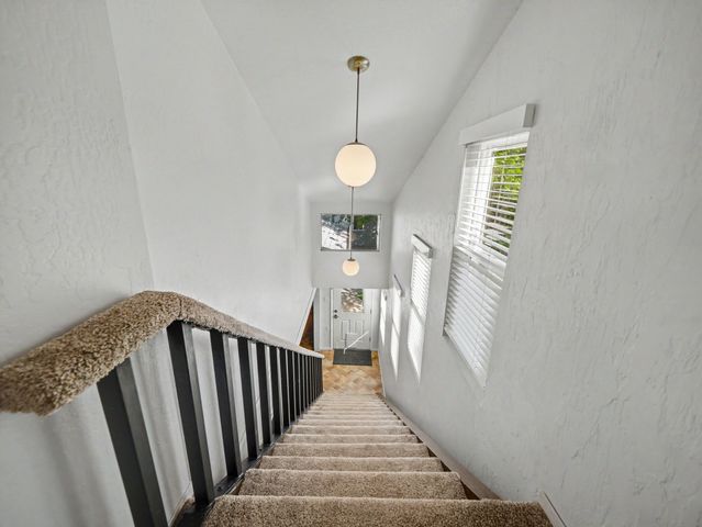 1005 Grissom Court, Redding, CA 96002