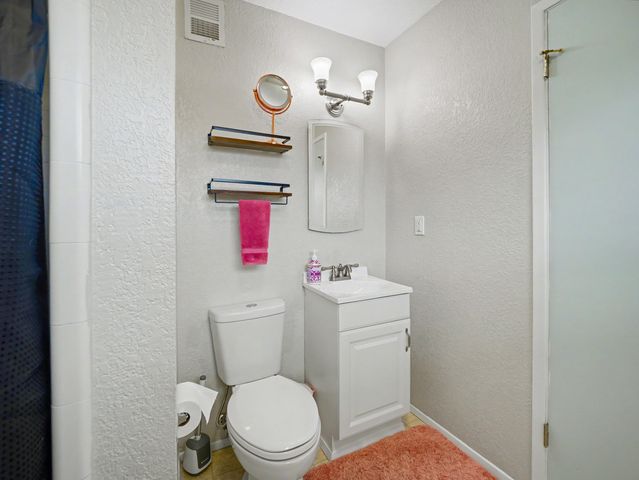 1005 Grissom Court, Redding, CA 96002