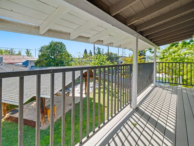 1005 Grissom Court, Redding, CA 96002