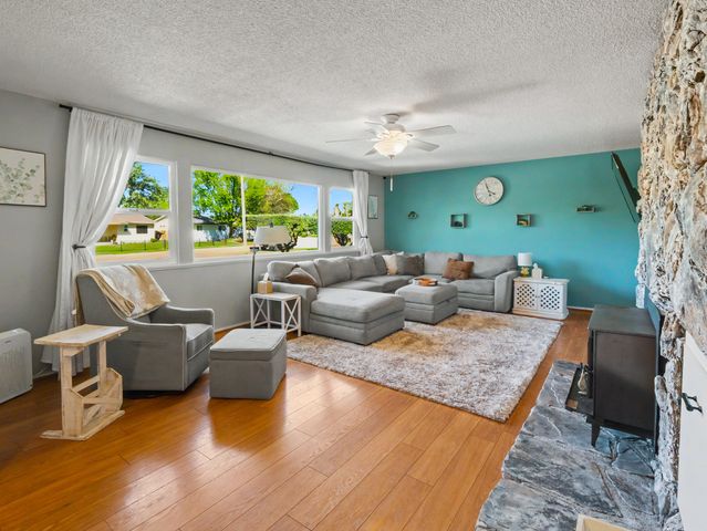 1005 Grissom Court, Redding, CA 96002