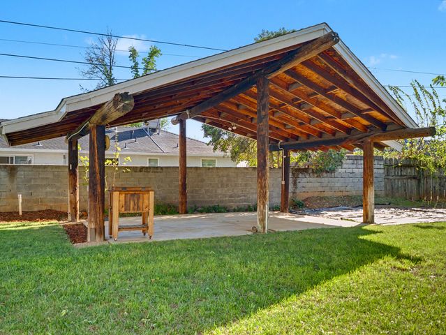 1005 Grissom Court, Redding, CA 96002