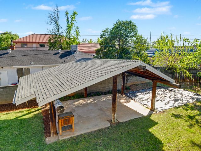 1005 Grissom Court, Redding, CA 96002