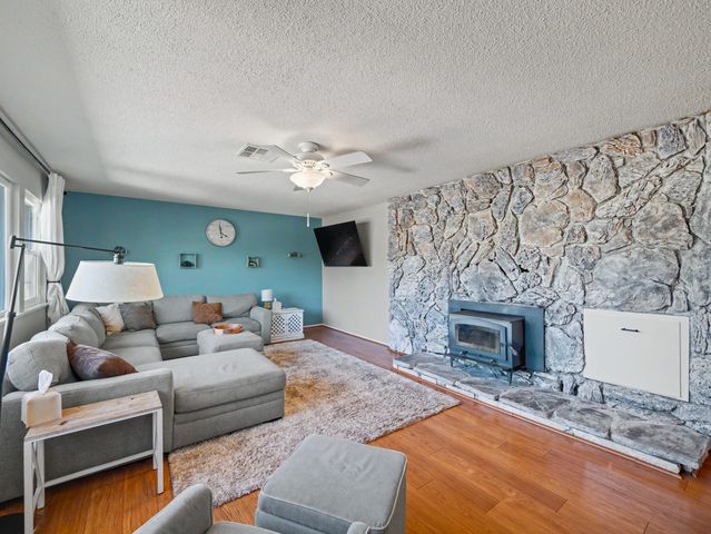 1005 Grissom Court, Redding, CA 96002