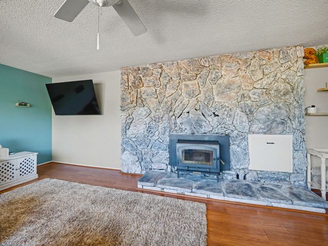 1005 Grissom Court, Redding, CA 96002