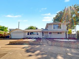 1005 Grissom Court, Redding, CA 96002