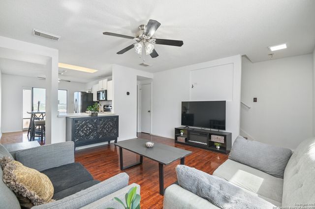 12 WEATHERING CRK, Leon Valley, TX 78238