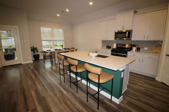 14136 Lake Lodge Drive, Conroe, TX 77384