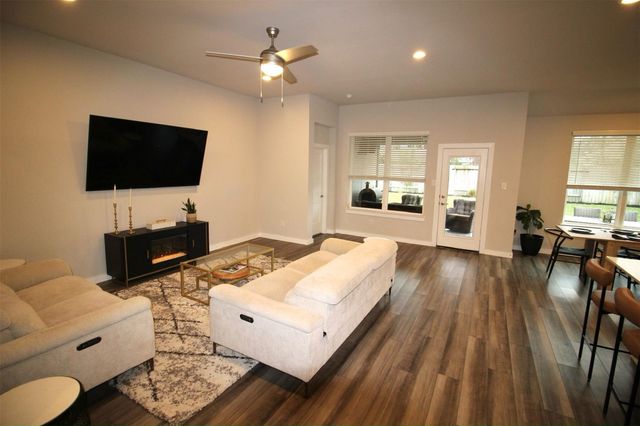 14136 Lake Lodge Drive, Conroe, TX 77384