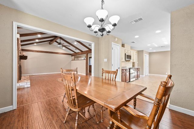 207 Leisurewoods DR, Buda, TX 78610