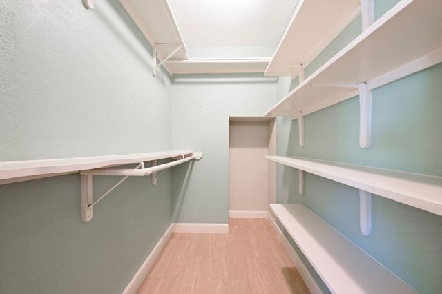 207 Leisurewoods DR, Buda, TX 78610