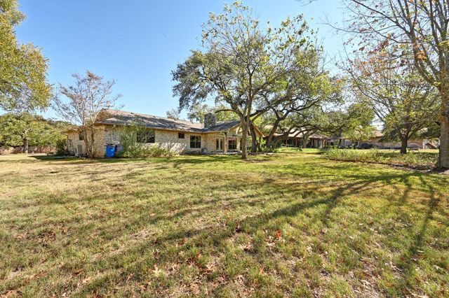 207 Leisurewoods DR, Buda, TX 78610
